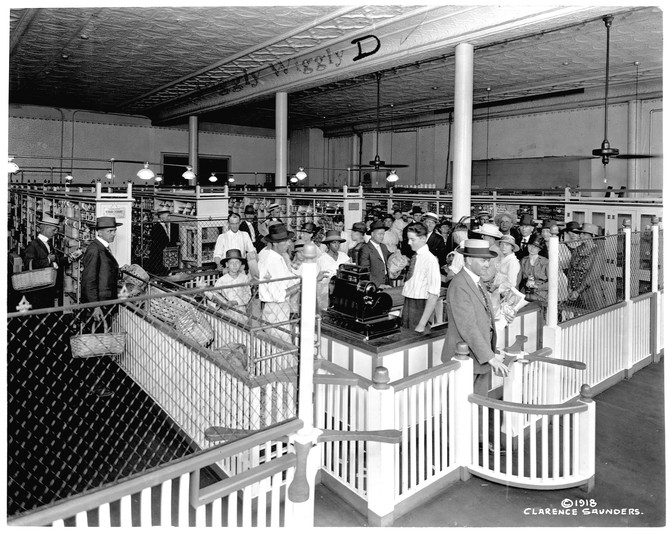 Shopping at Piggly Wiggly   (Photo by Poland, Clifford H./Library of Congress/Corbis/VCG via Getty Images)